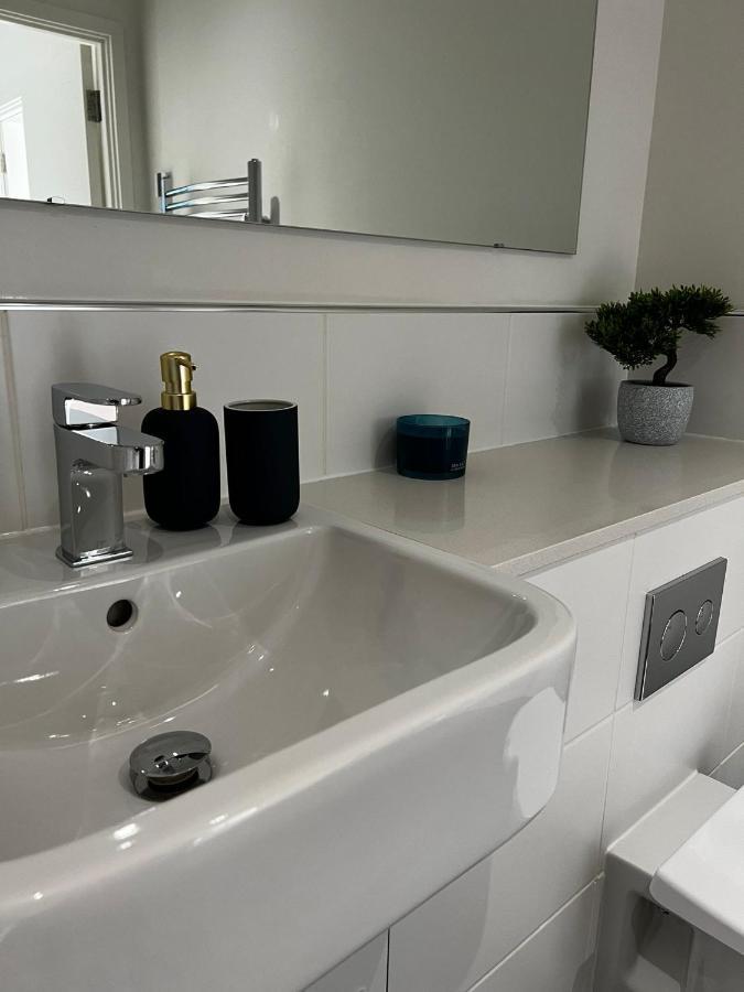 Modern Suite- Bedford City Centre With Free Gym & Parking ภายนอก รูปภาพ